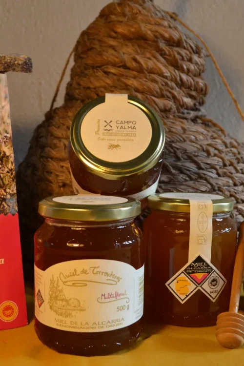 Tarros de miel ecológica y otros productos apícolas naturales de La Aldea de Torronteras